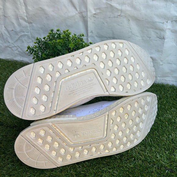 ADIDAS MD R1 PRIMEKNIT
Ftw White/ Ftw White/ Grey One men size 11 gently used - Picture 16 of 16